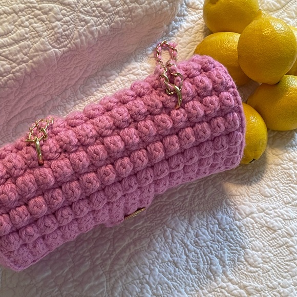 Ophelia Grey - Classica Pink 💗
A handmade work of art
6.5 X 10 X 3 inches - Picture 5 of 8